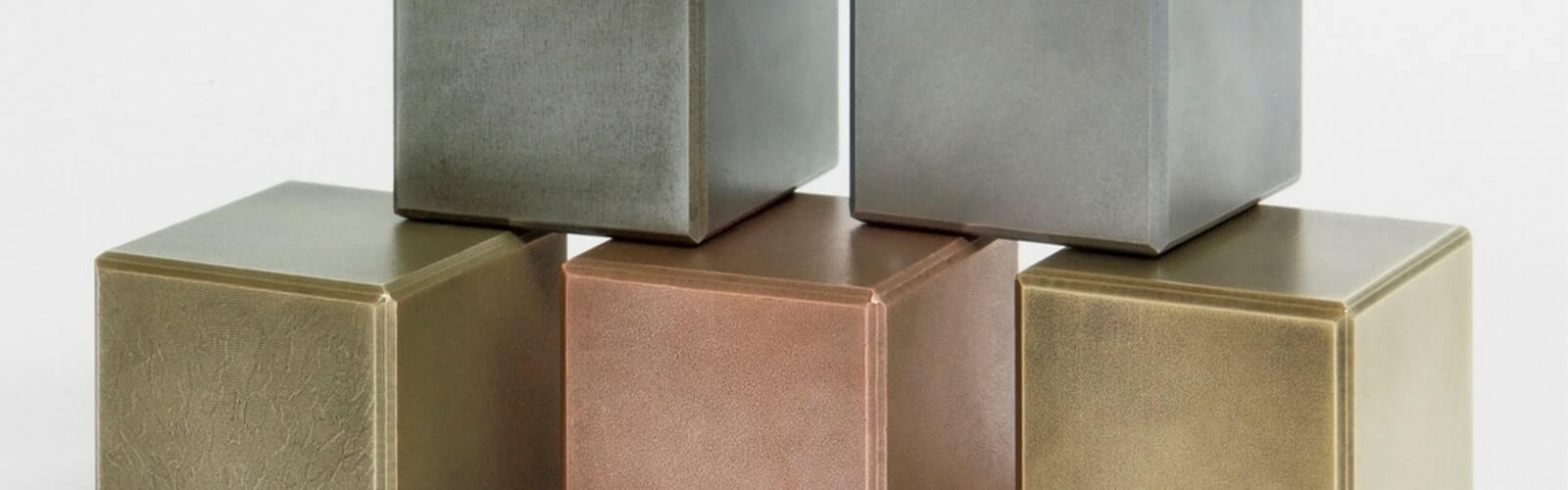 what is the difference between metal and alloy